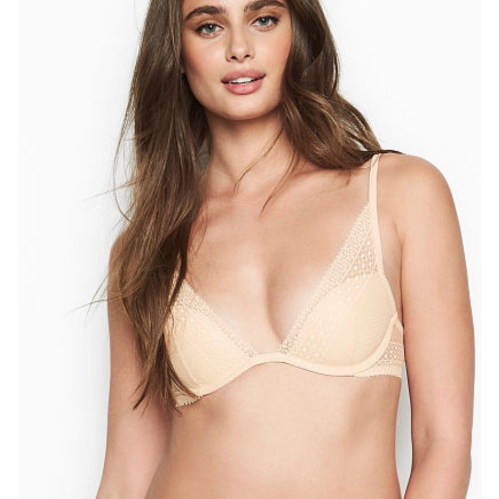 Victoria’s Secret Lightly Lined Lace Plunge Bra